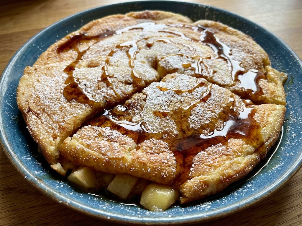 Cinnamon apple oven pancake